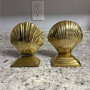 Large Vintage Brass Clamshell/Seashell Bookends (2) coastal, patina